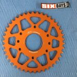 Γρανάζι 45Τ πίσω ΚΤΜ duke - rc 390 πορτοκαλί